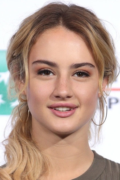 Grace Van Patten - 4