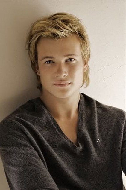 Ed Speleers - 5