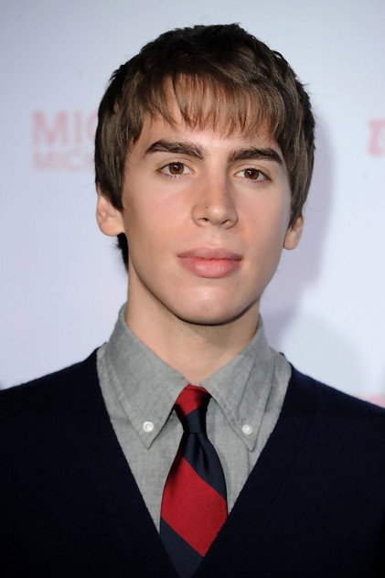 Jordan Gavaris - 6