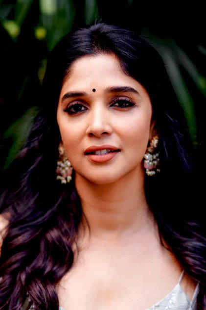 Nyla Usha photo 4