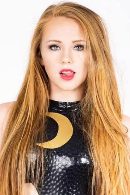 Courtney Stewart photo 3