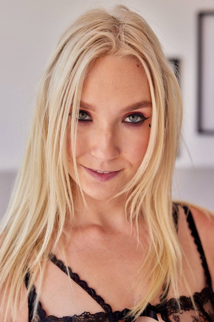 Claire Roos photo 12
