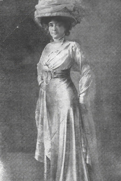 Julia Bartet photo 2