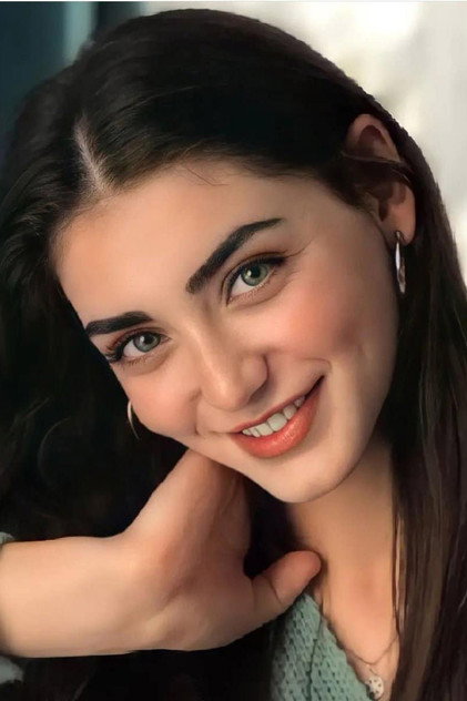 Özge Törer photo 7