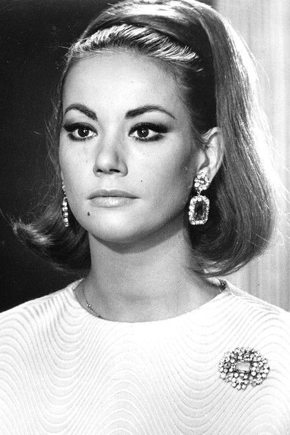 Claudine Auger - 4
