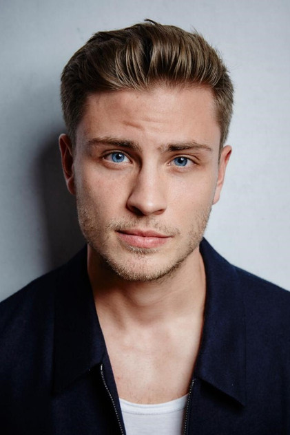 Jannik Schümann - 5