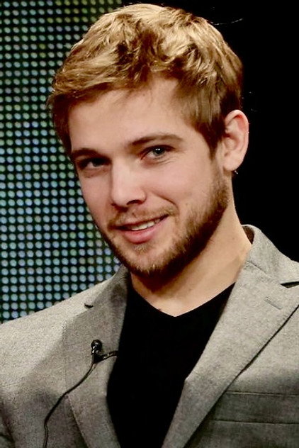 Max Thieriot photo 11