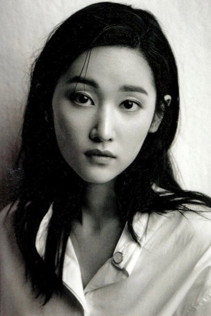 Jeon Jong-seo photo 15