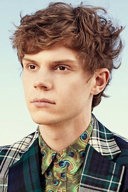 Evan Peters - 4