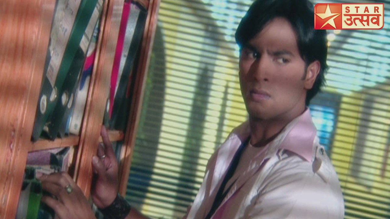 Jia Blackmails Abhimanyu