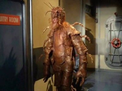 Voyage to the Bottom of the Sea 4×16 – The Lobster Man