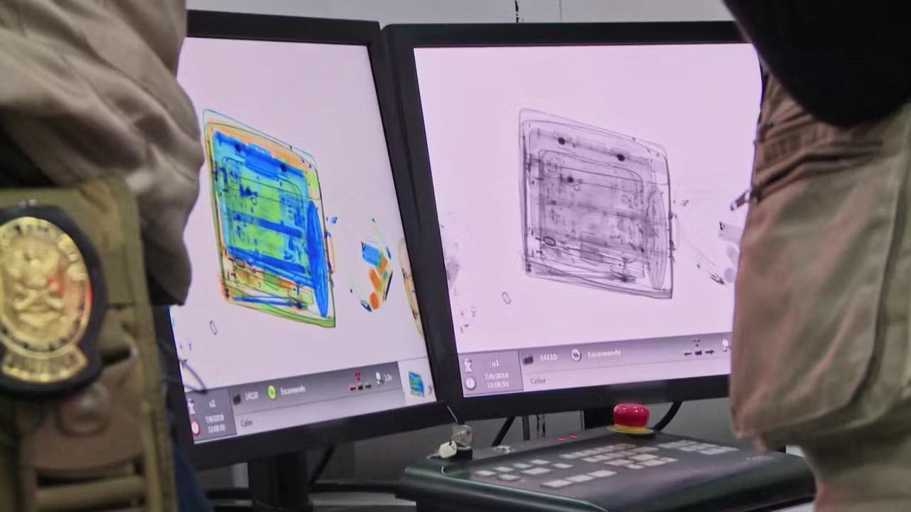 Customs officers find drugs in a water pump