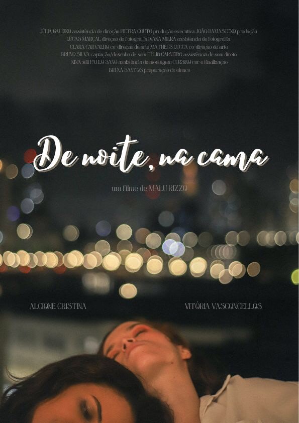Poster de De noite, na cama
