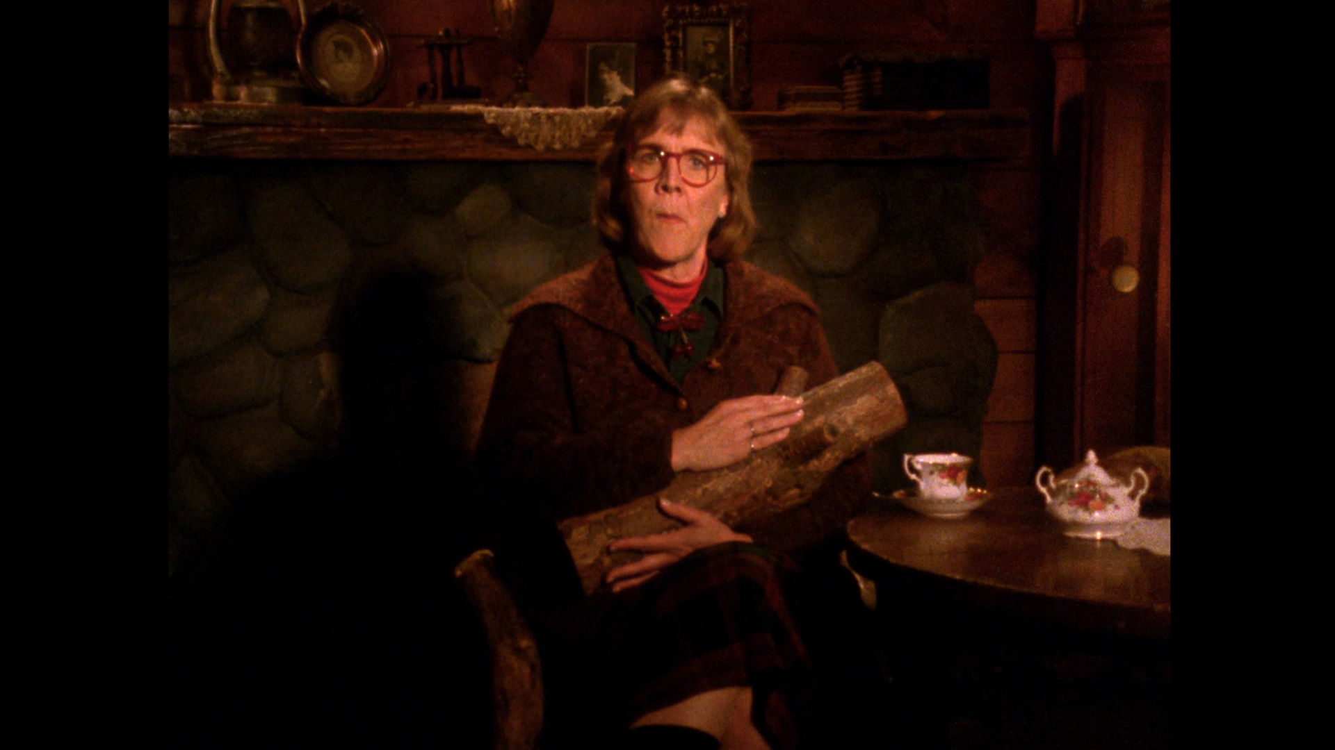 Log Lady Introduction - S02E06