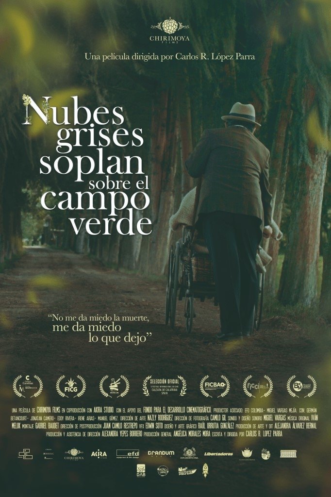 Poster de Nubes grises soplan sobre el campo verde