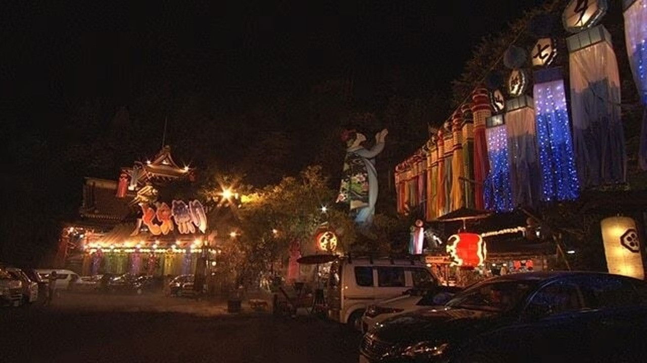 The Never-Sleeping Restaurant in the Mountains