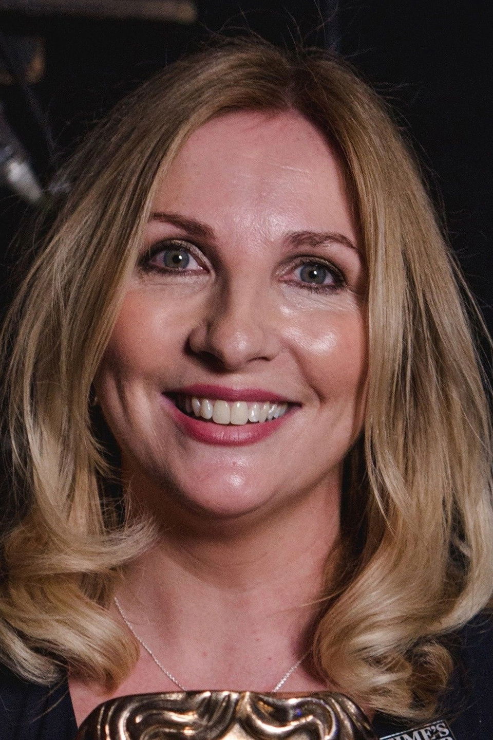 Úna Ní Dhonghaíle/Editor