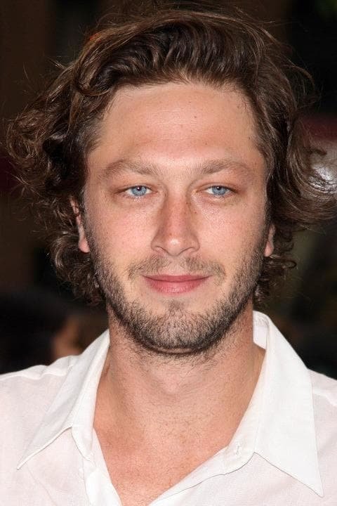 Foto de Ebon Moss-Bachrach