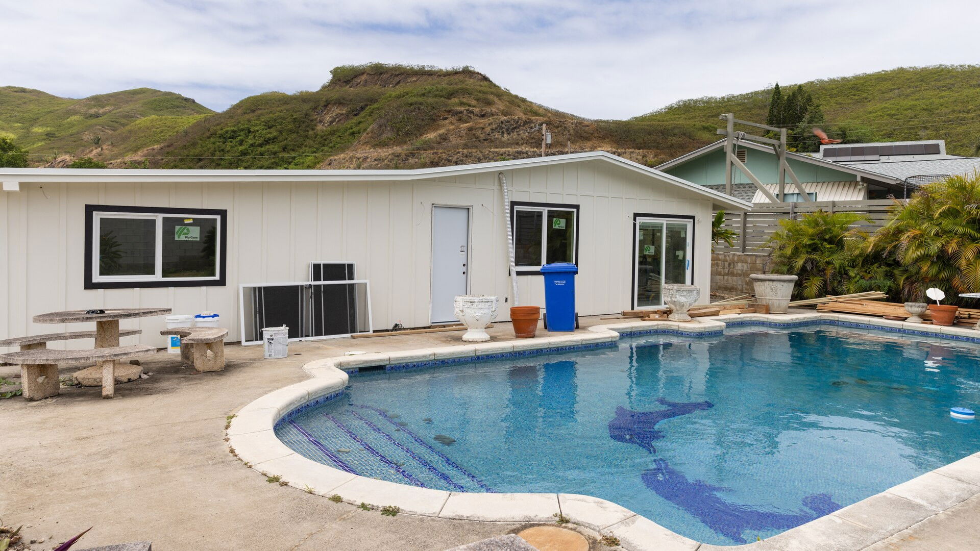 '80s Pool House Nightmare