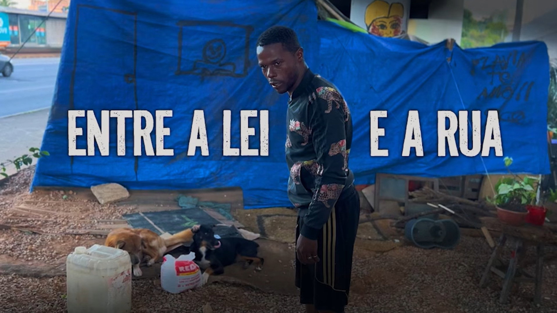 Entre a Lei e a Rua