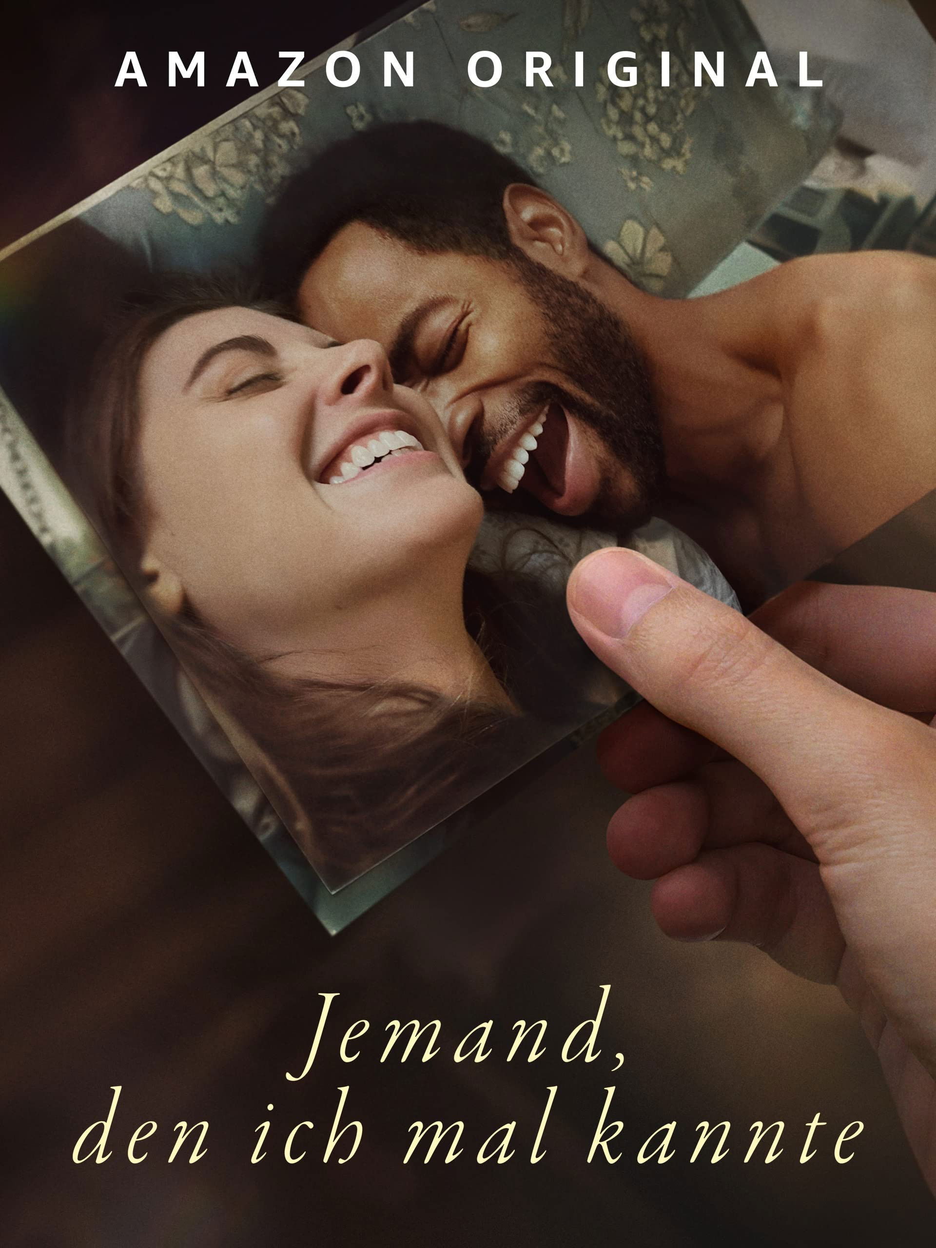 Die Workaholic-TV-Produzentin Ally (Alison Brie) erleidet einen großen beruflichen Rückschlag, der sie in ihre Heimatstadt flüchten lässt. Dort verbringt sie einen Abend damit, in Erinnerungen an ihre erste Liebe Sean (Jay Ellis) zu schwelgen und fängt an, alles über die Person in Frage zu stellen, zu der sie geworden ist.