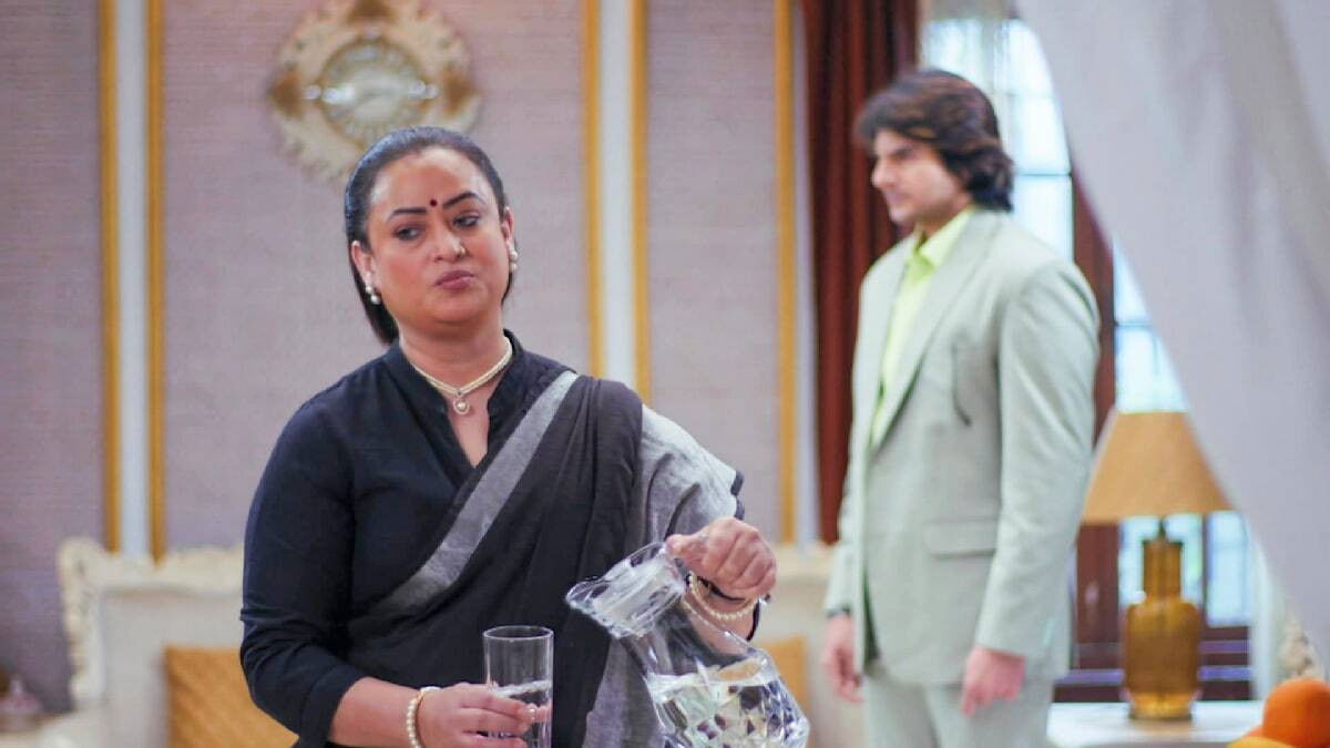 Parag Warns Rajini about Anupama