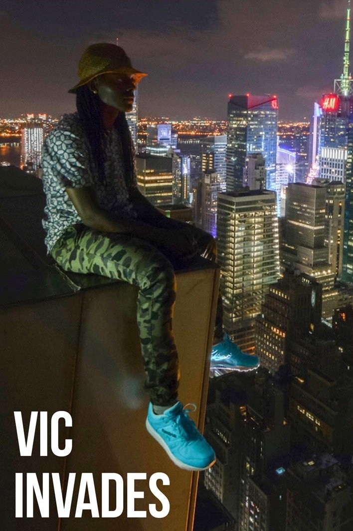 Poster de Vic Invades
