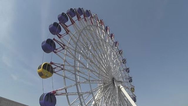The Closed Room in the Sky: The Rooftop Ferris Wheel