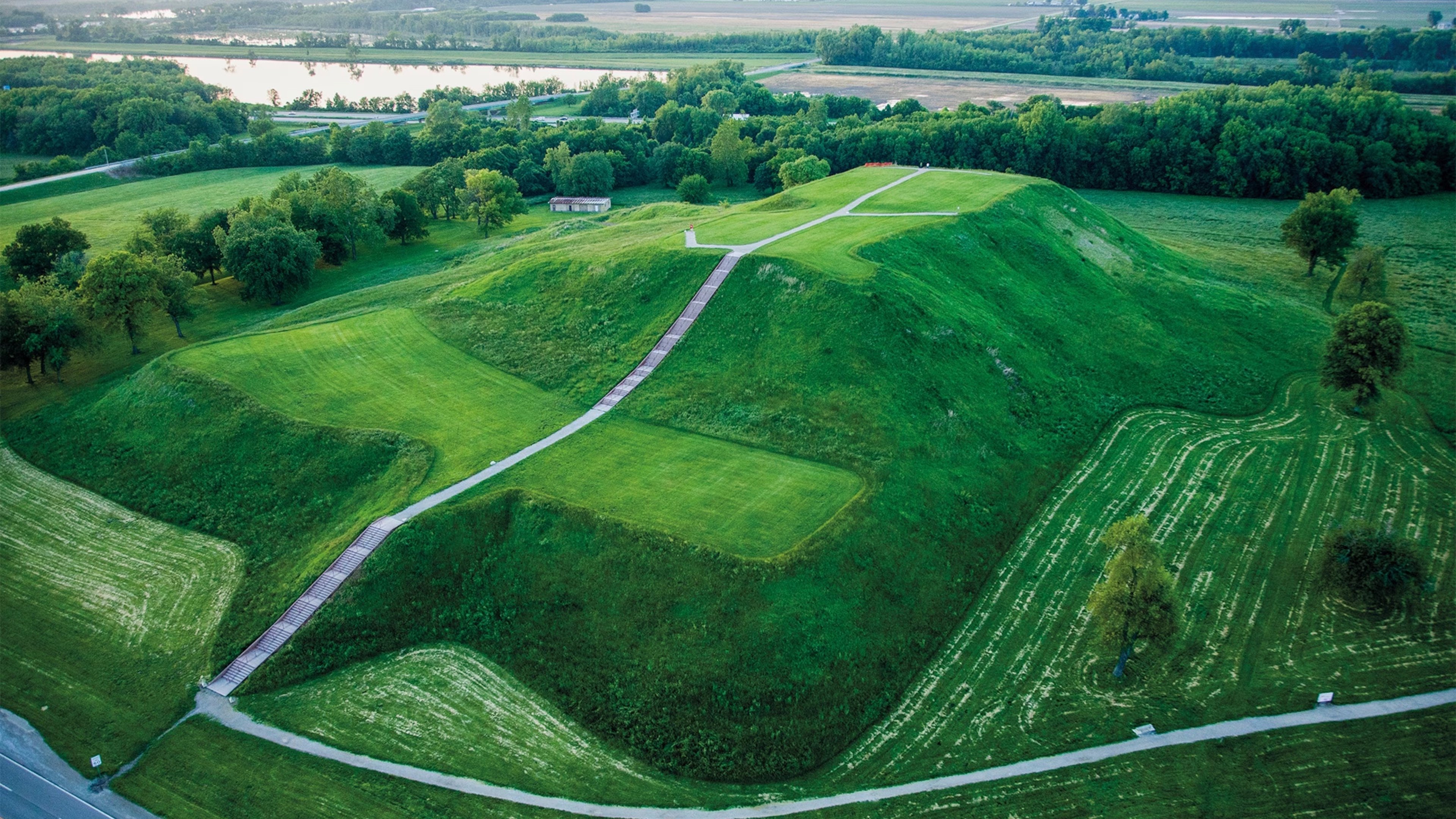 Cahokia Mounds: Ancient Metropolis