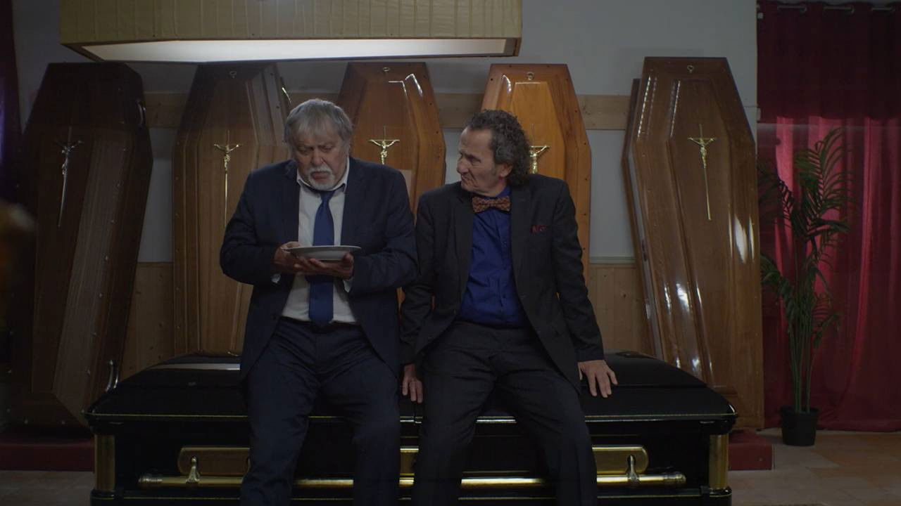 Due famiglie, un funerale