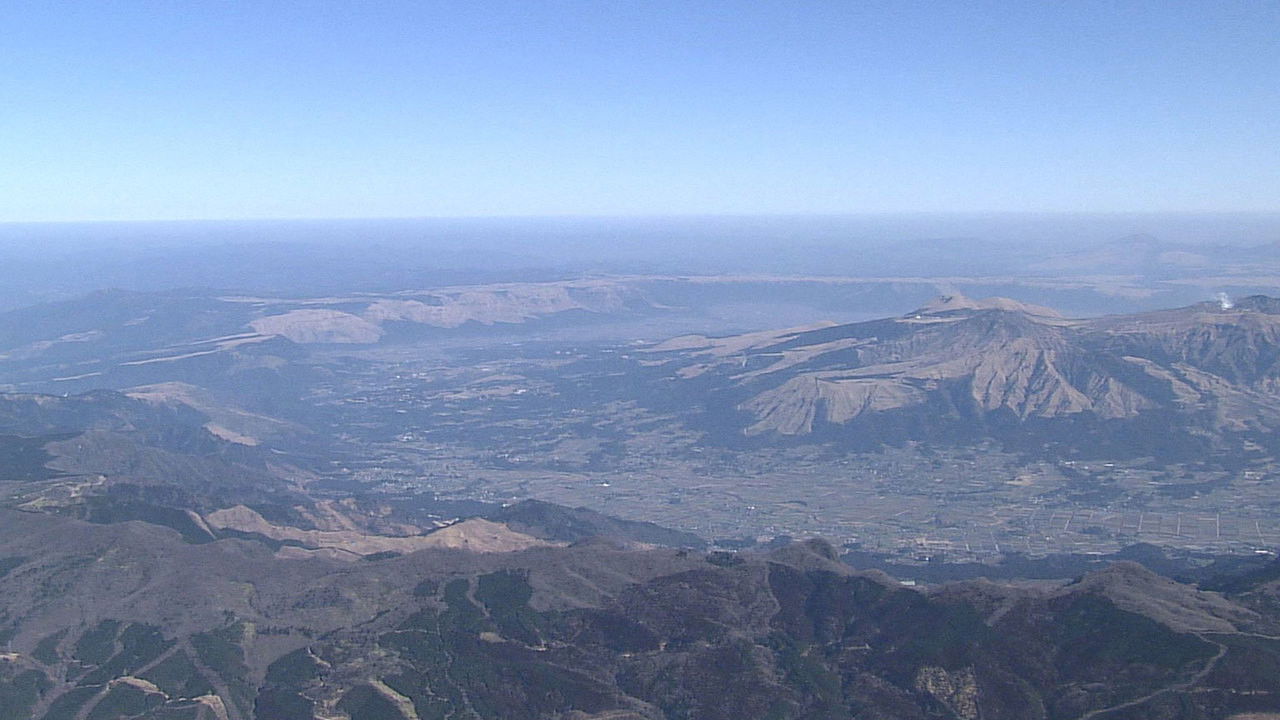 Aso: Life in the Caldera