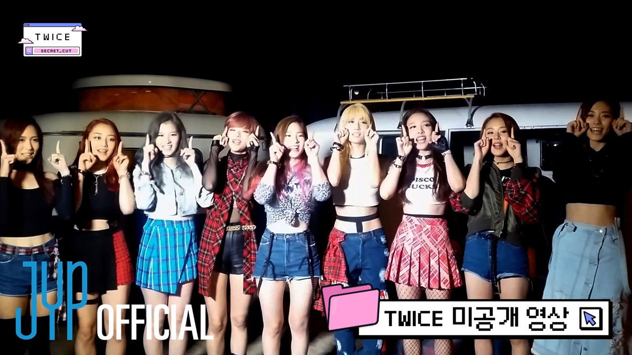 Rookie TWICE's chaotic debut greeting