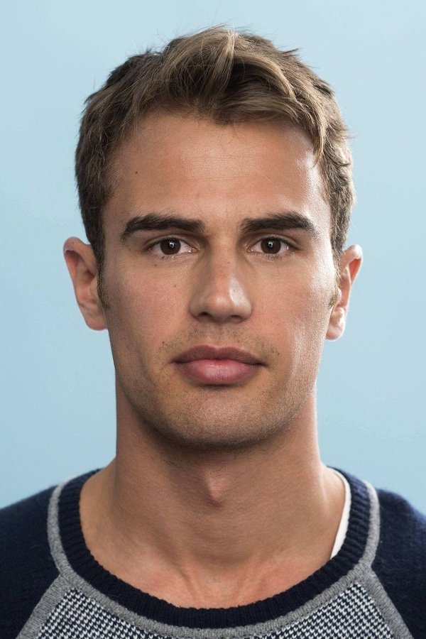 Foto de Theo James