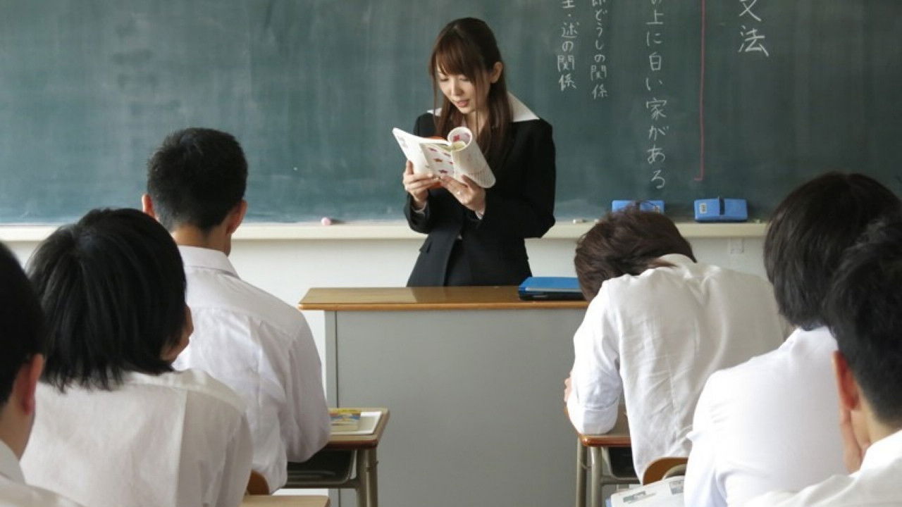 Female Teacher, She Got So Wet When Meeting Her Student... Yui Hatano