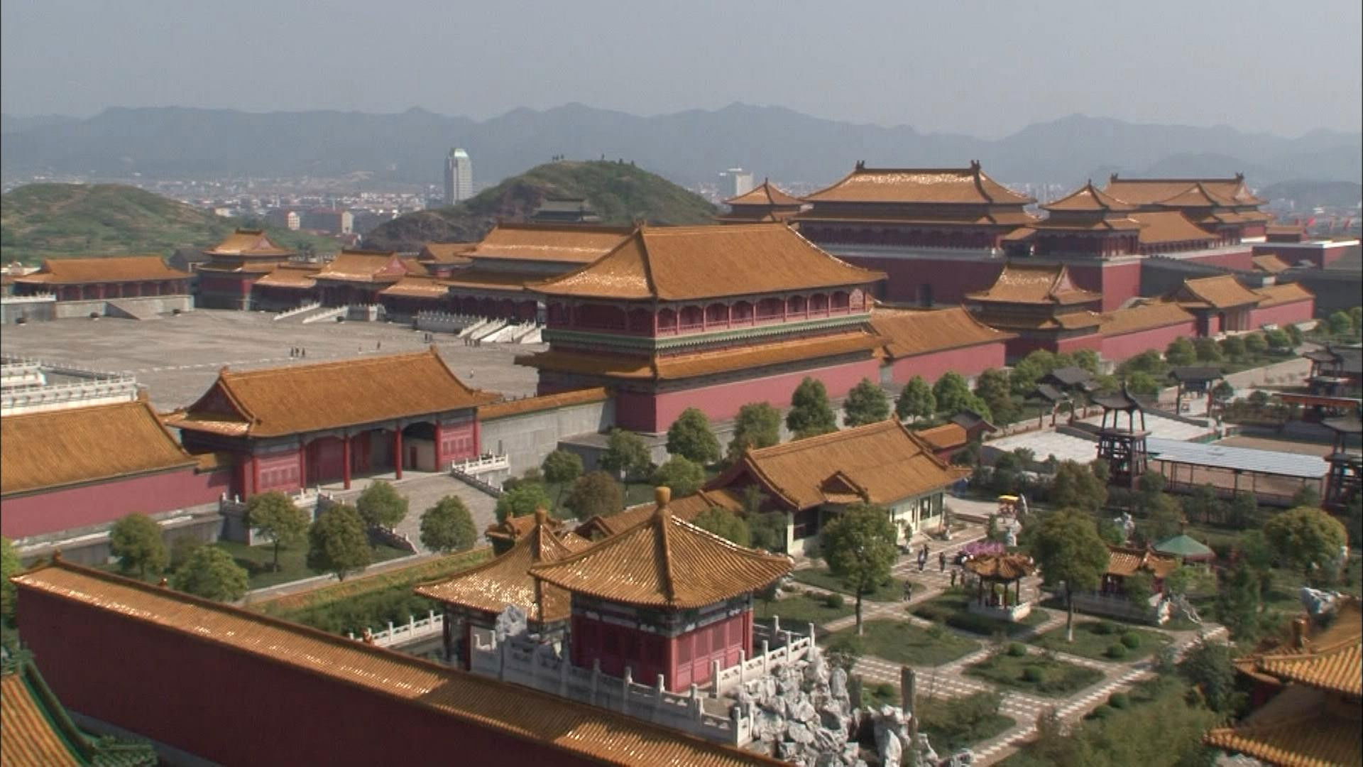 Extras in China: The Hengdian Drifters