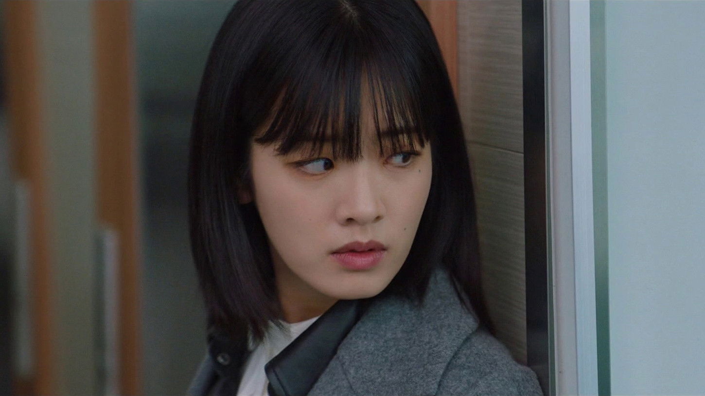 Shin Wook Joins Hands with the President