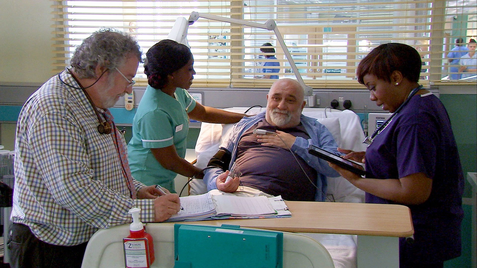 Holby City 16×50 – Mummy Dearest
