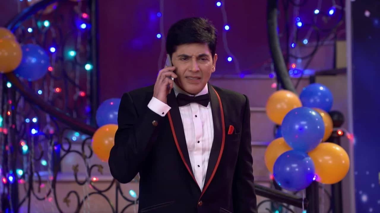 Tiwari Kisses Vibhuti At The Party