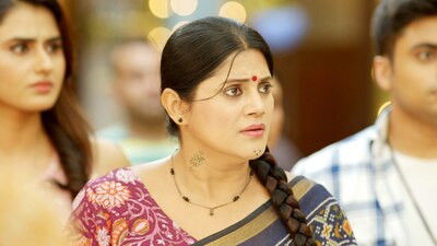 Police Arrive To Arrest Pushpa