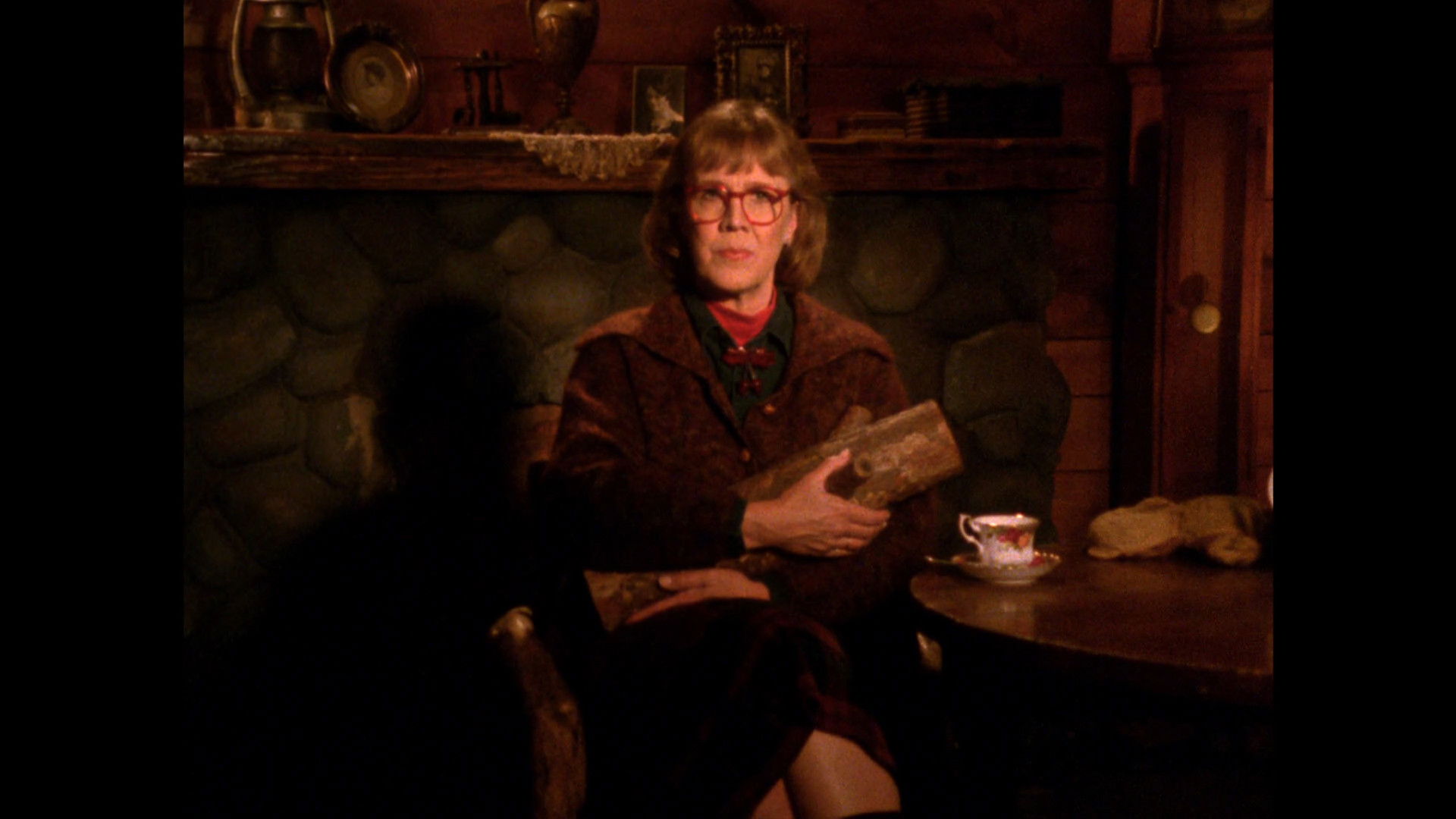 Log Lady Introduction - S02E02