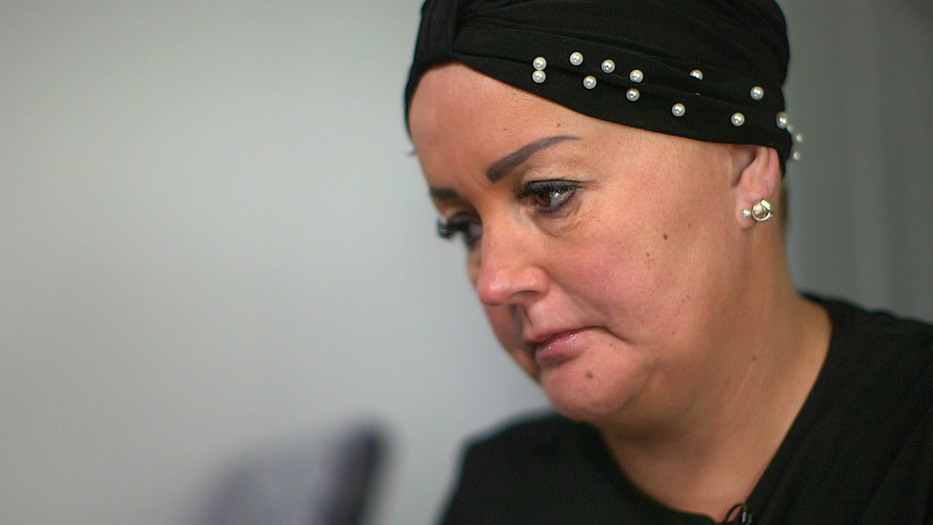 Holidays Series 11 - Episode 1