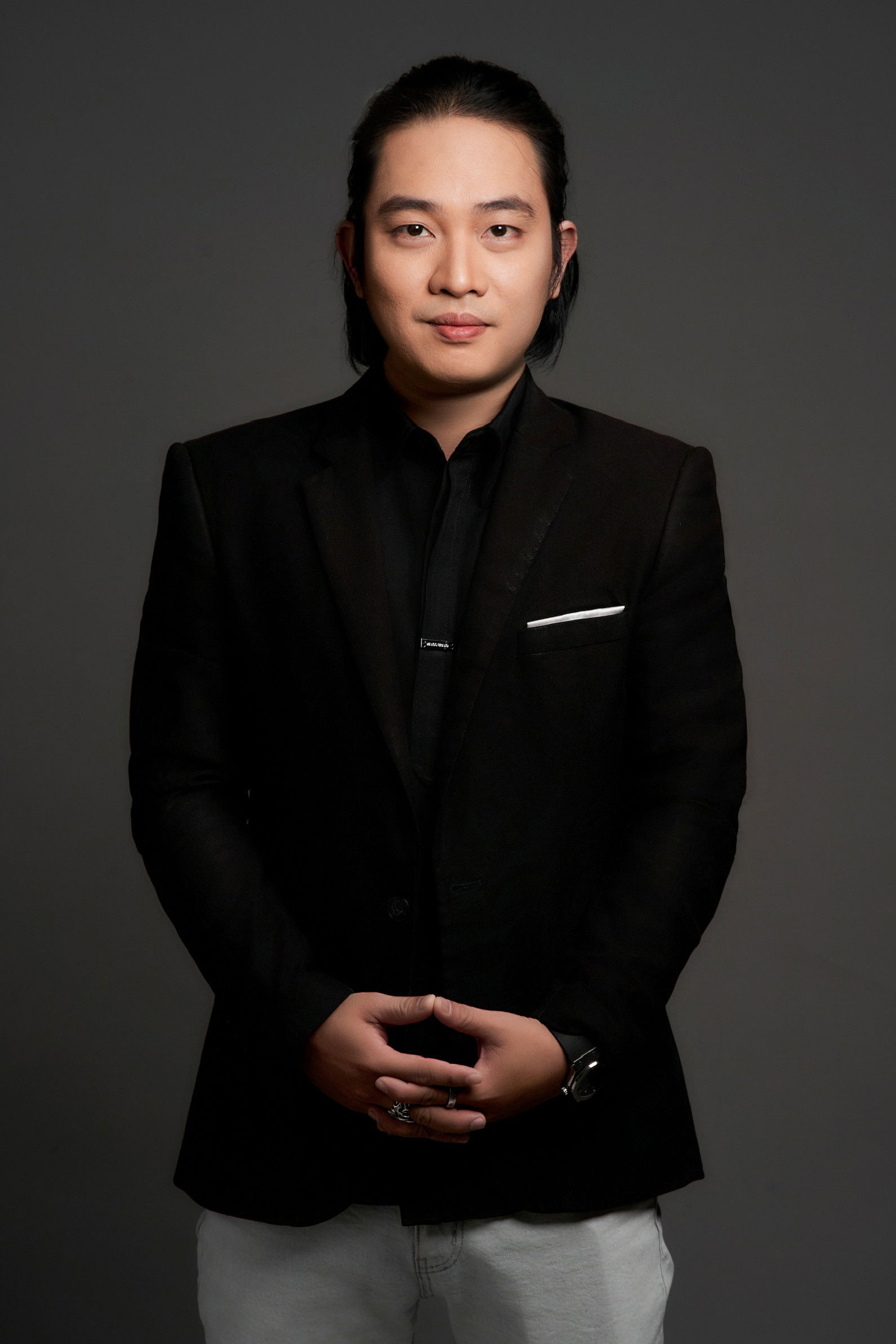 Long Kenji/Lighting Director