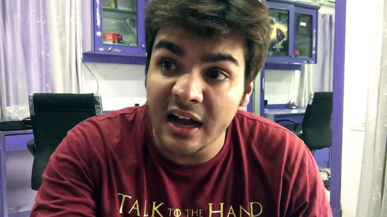 vlog in australia : The story behind "RANDOMZZZ" caption of girls on facebook