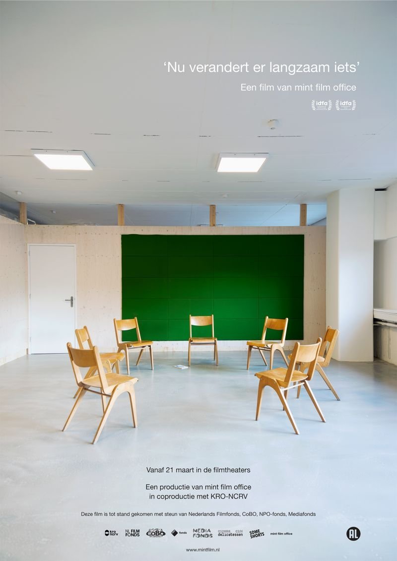 Poster de 'Nu verandert er langzaam iets'