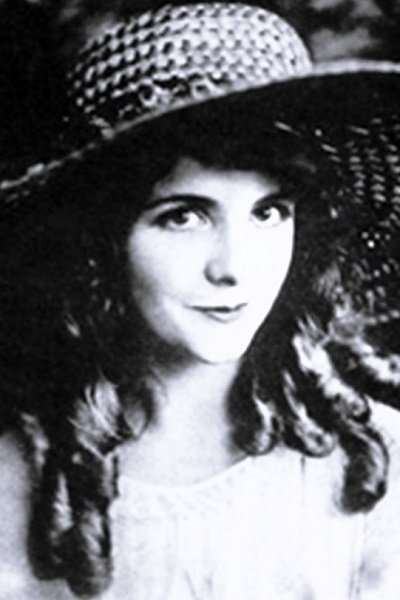 Foto de Olive Carey