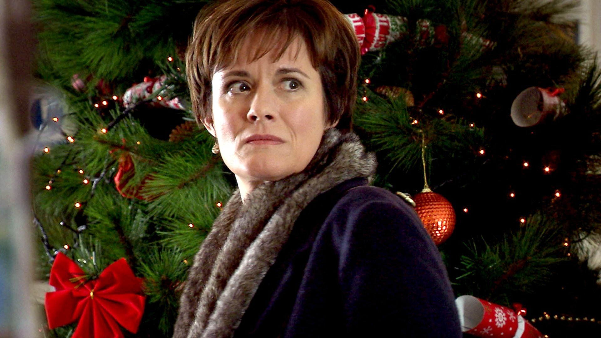 Holby City 16×12 – Ring in the New