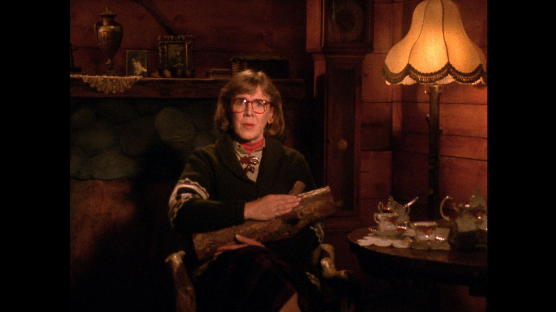 Log Lady Introduction - S02E19