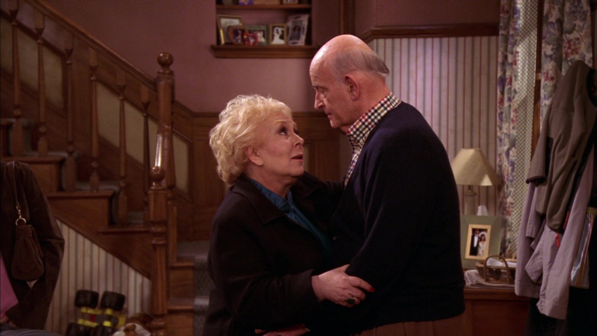 Everybody Loves Raymond 9×12 – Tasteless Frank