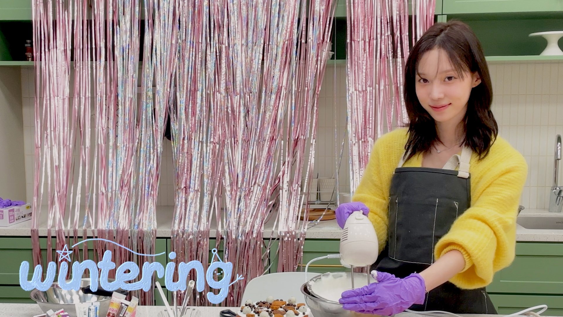 Making Winter's birthday cake 🎂