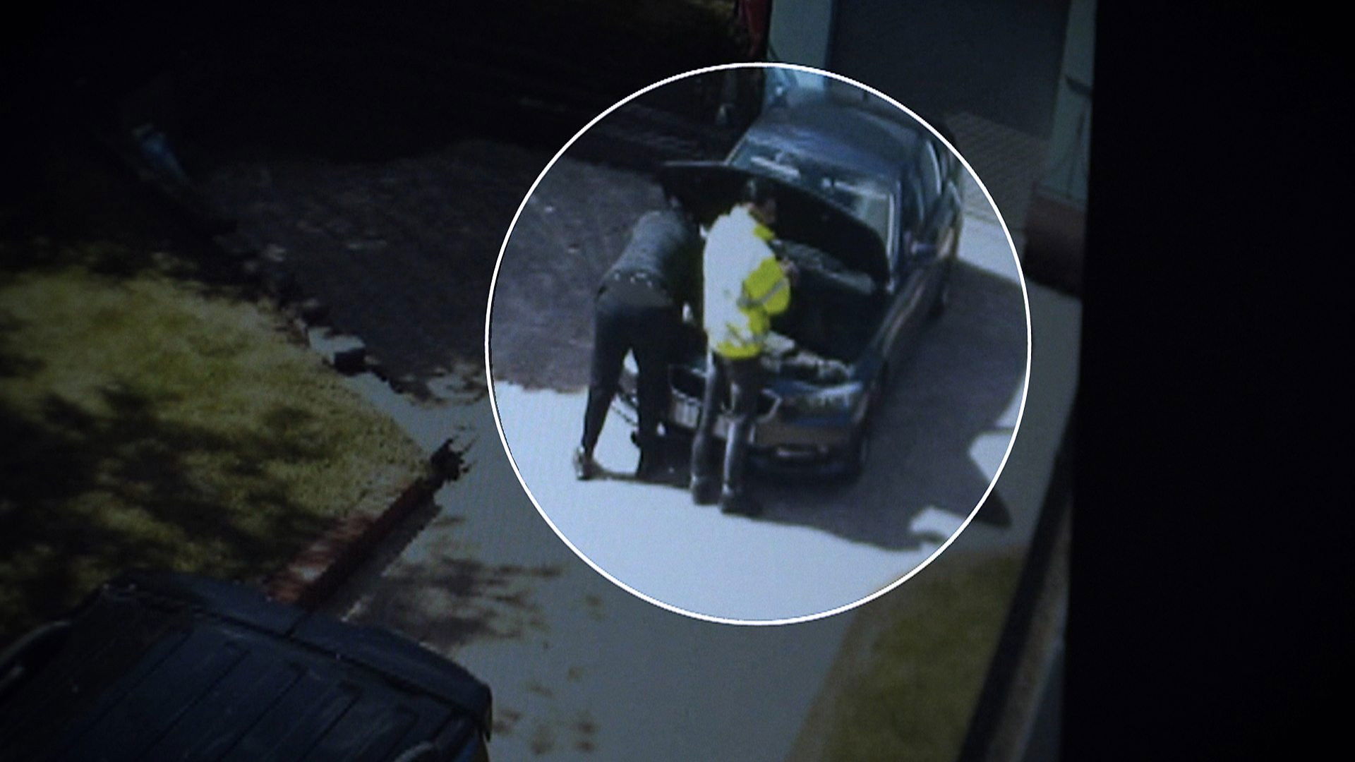 Brazen car scam caught on camera